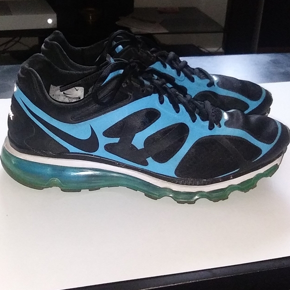 Nike Shoes - Womens nike airmax